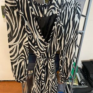 Zara black/white belted wrap dress L